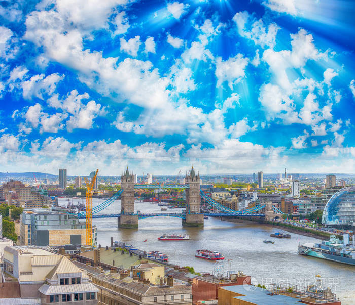 伦敦塔桥, 泰晤士河的天际线