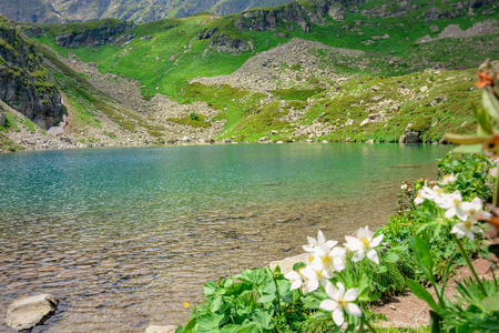 穿越阿基索山的迷人旅程