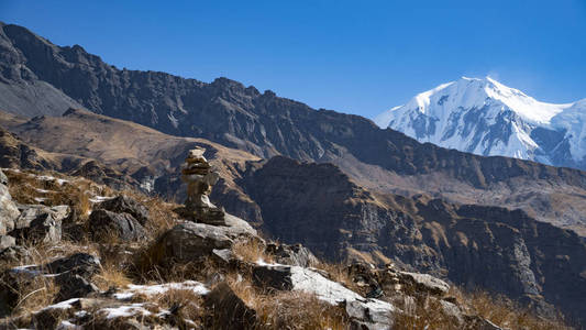 在安娜普尔纳地区的喜马拉雅山景观。尼泊尔喜马拉雅山山脉的安娜普尔纳峰。安娜普尔纳大本营徒步。雪山, 安纳普尔纳的高峰