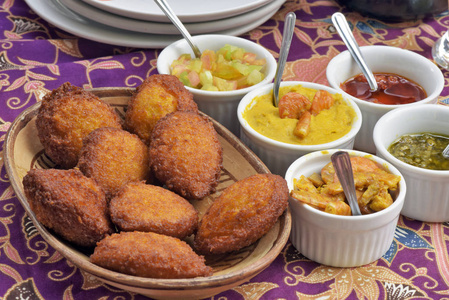 巴西菜 在一桌地方美食餐厅里, 有典型的填充物照片