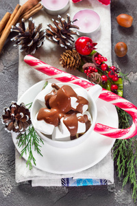 圣诞热巧克力和果汁软糖杯和假日的 d