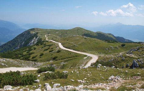 Gailtal 阿尔卑斯山, 从 Dobratsch, 克恩顿州, 奥地利的徒步旅行小径观看