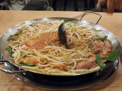 韩国食品辣香肠炖菜