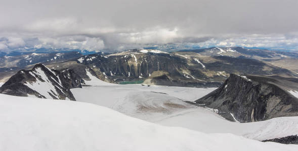 从格利特丁德山顶到挪威 jotunheimen 国家公园格拉苏布雷恩冰川