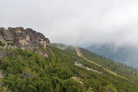 从路线到攀登 musala 高峰的风景, rila 山, 保加利亚