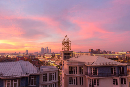 橙色彩绘的屋顶图片