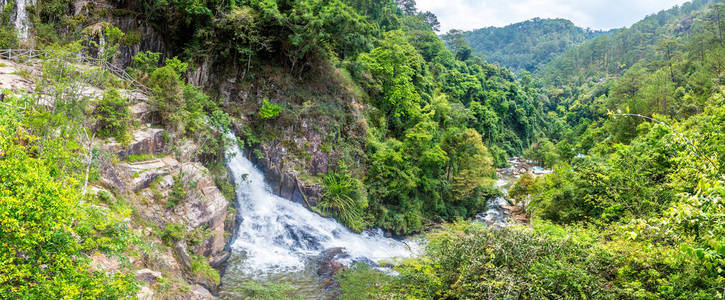夏季越南大叻 Datanla 瀑布全景