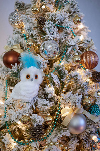 圣诞树室内设计闪闪发光的饰品装饰节日