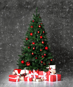 圣诞树装饰红色拼接装饰人造球工艺礼物为新的一年2019年