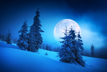 超级月亮升起图片