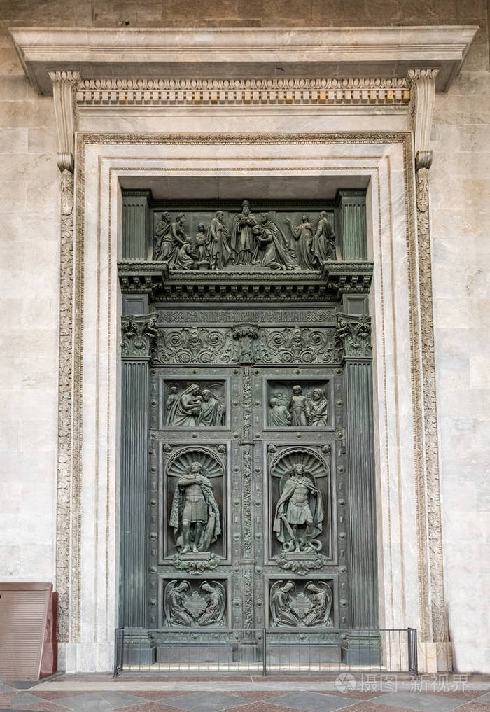 在圣彼得堡俄罗斯圣以撒大教堂的大门