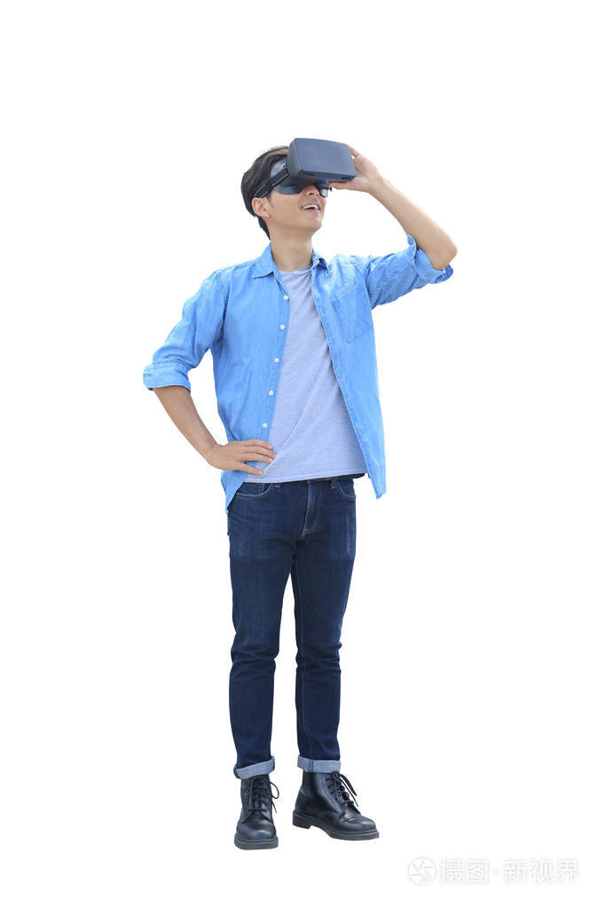 摄图新视界 照片 人物 男人玩 vr 眼镜.jpg