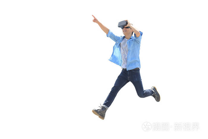 摄图新视界 照片 人物 男人玩 vr 眼镜.jpg
