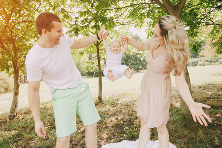 幸福的家庭高清照片