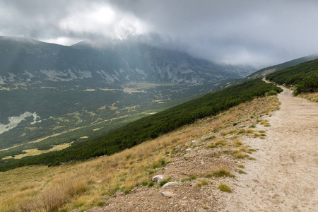 从路线到攀登 musala 高峰的风景, rila 山, 保加利亚