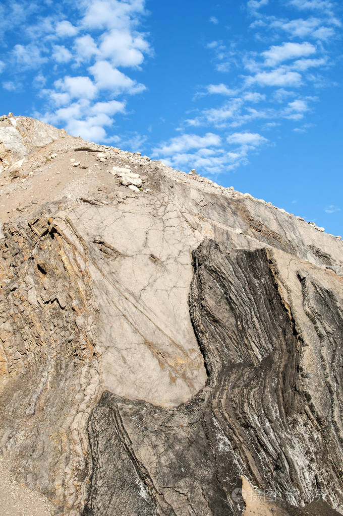 废弃采石场边坡