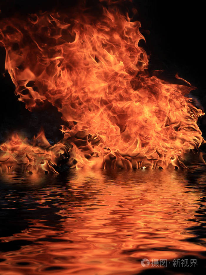 水面上燃烧沉船残骸的明亮火焰