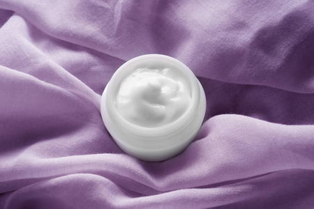 润肤乳图片-润肤乳素材-润肤乳插画-摄图新视界