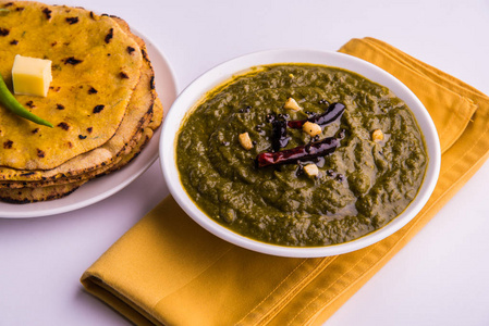 makki 迪罗迪和 sarso ka saag，著名的北印度菜