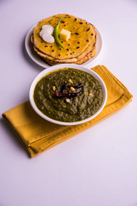 makki 迪罗迪和 sarso ka saag，著名的北印度菜