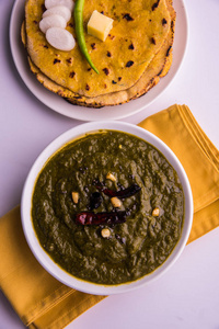 makki 迪罗迪和 sarso ka saag，著名的北印度菜