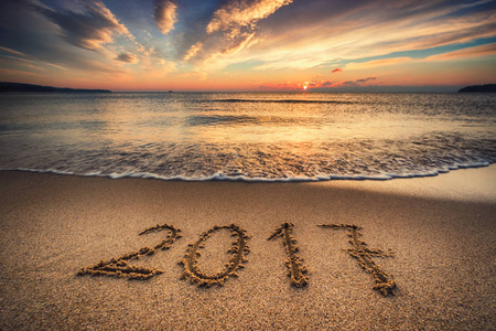 上海滩日出时的快乐新的一年到 2017年概念