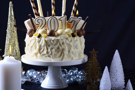 快乐新的一年白巧克力蛋糕