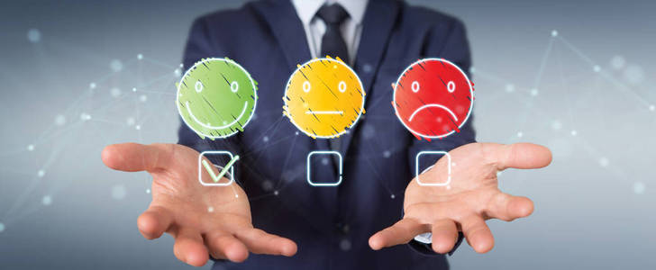 模糊背景下的商人使用细线客户满意度评级照片