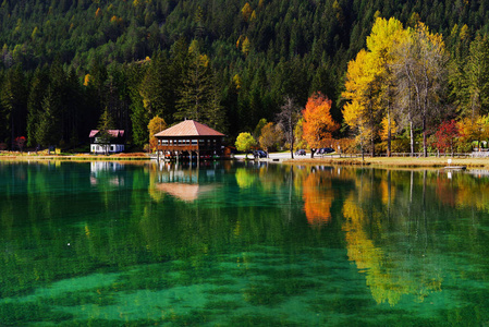 意大利欧洲的 lago di dobiaco 湖