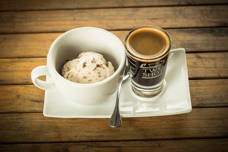 摩卡咖啡冰激凌affogato 咖啡冰激凌照片