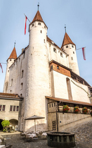 查看在瑞士的图恩城堡