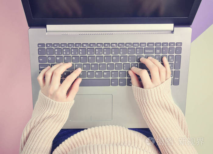 极简主义的趋势.在线工作, 自由职业者, 博客.