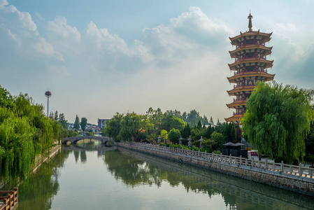 上海七宝古城七宝寺钟楼图片