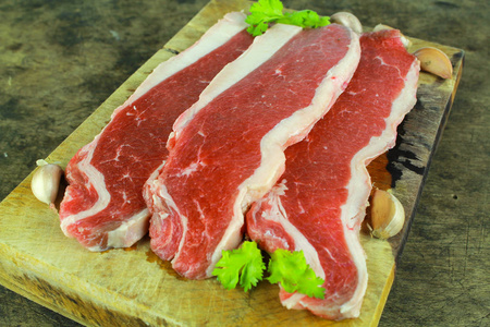 幻灯片烹调的胸肉牛肉准备图片