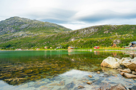 挪威 Troms 县 Ersfjorden 和 Ersfjordbotn 村全景图