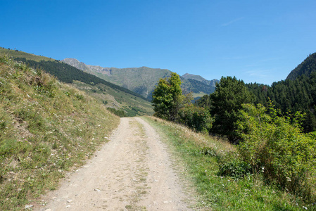 西班牙阿兰山谷的 Montgarri 路