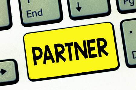 在同一个活动团队中共同参与的人的商业理念照片