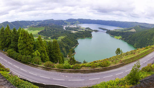 亚速尔群岛，葡萄牙抛撒 Cidades 湖的全景视图