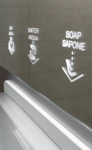 意大利公共浴室的详细信息, 带有创新的肥皂水空气分配系统 双语意大利语英语。节省纸张。生态理念