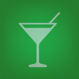 鸡尾酒标志图。白色图标上的绿色针织或