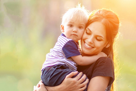 母爱和关怀照片