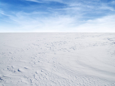 雪和天空的冬天风景背景