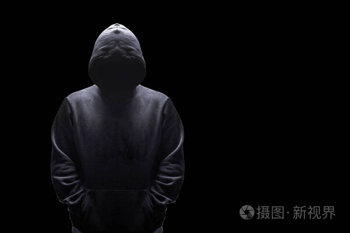 一个人的剪影在一个引擎盖上的黑色背景与文本的空间