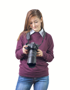 有吸引力的女摄影师拿着专业照相机