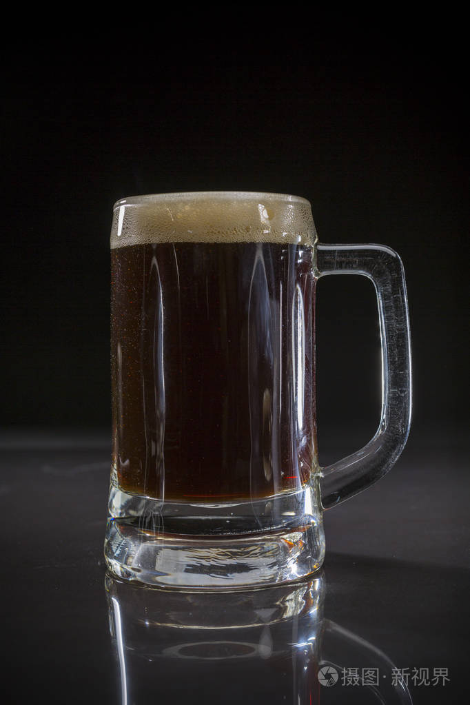 黑色啤酒杯, 黑色背景啤酒杯, 啤酒玻璃, 深冷啤酒, 品脱玻璃, 深色