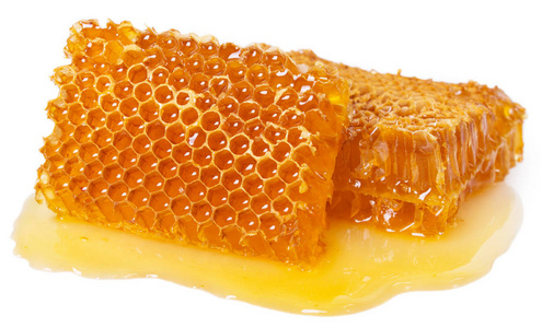 蜂窝纸板与孤立的白色背景上的蜂蜜