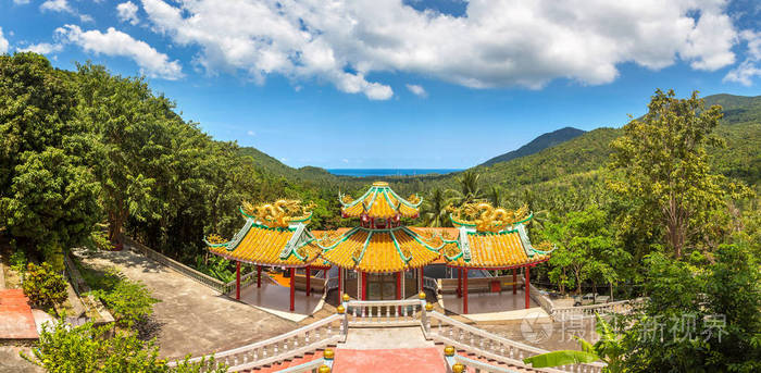 在夏季, 泰国帕岸岛上的中国寺庙全景