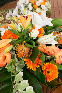 橙色花束鲜花婚礼庆典图片