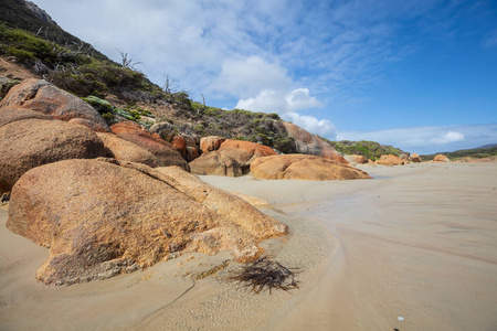 澳大利亚维多利亚州威尔森国家公园奥伯龙湾的红岩
