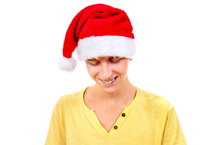 愉快的年轻人在圣诞老人帽子向下看白色背景